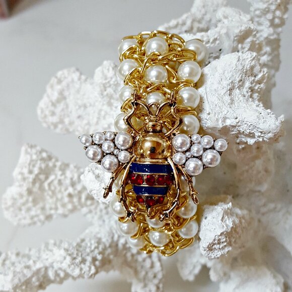 NEW! EXQUISITE LUXURY VIBES Queen BEE PEARLS BRACELET - Picture 2 of 5